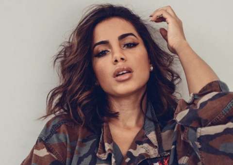 Anitta passa Dia das Mães com crianças em orfanato em SP