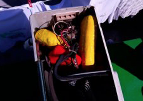 Cães da PM encontram 10kg de drogas escondidos em mesa de plástico no AM