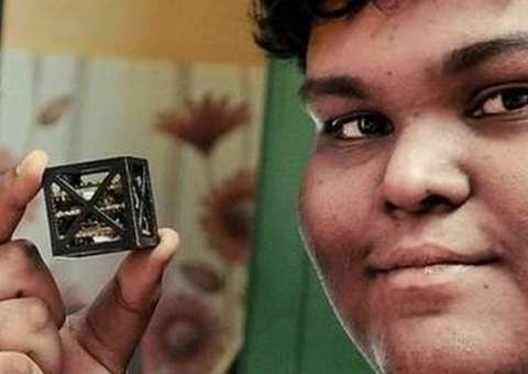 Jovem de 18 anos cria satélite de 64 gramas que entrará em órbita