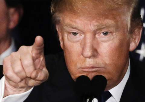 Assessores de Trump discutem aos gritos em meio a crise internacional