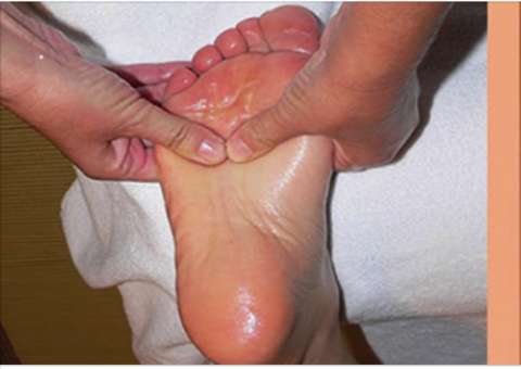 Por que é tão importante massagear os pés antes de dormir
