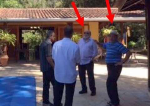 Foto mostra Lula e ex-presidente da OAS em sítio de Atibaia