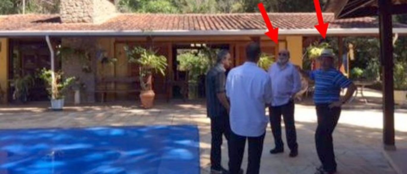Foto mostra Lula e ex-presidente da OAS em sítio de Atibaia