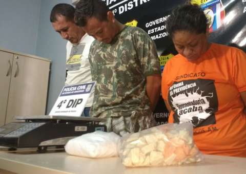 Trio é preso com drogas enterradas no quintal de casa em Manaus 