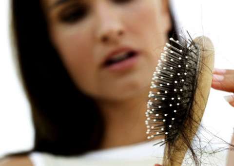  Saiba quando a queda de cabelo pode ser problema de saúde