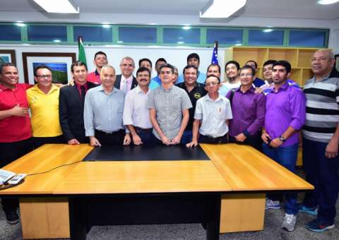 Governo anuncia criação de posto de atendimento para taxistas em Manaus 