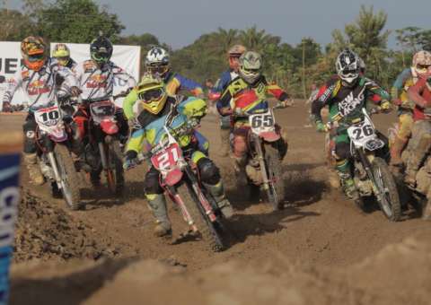 Competidores esquentam os motores para o Campeonato Amazonense de Velocross