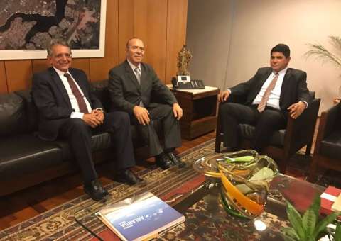 Prefeito agiliza recursos para o Festival de Parintins junto ao Governo Federal   