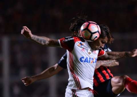 De virada, San Lorenzo vence Flamengo por 2 a 1