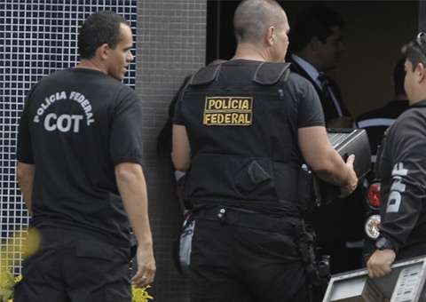 PF faz busca em apartamento de Aécio  Neves 