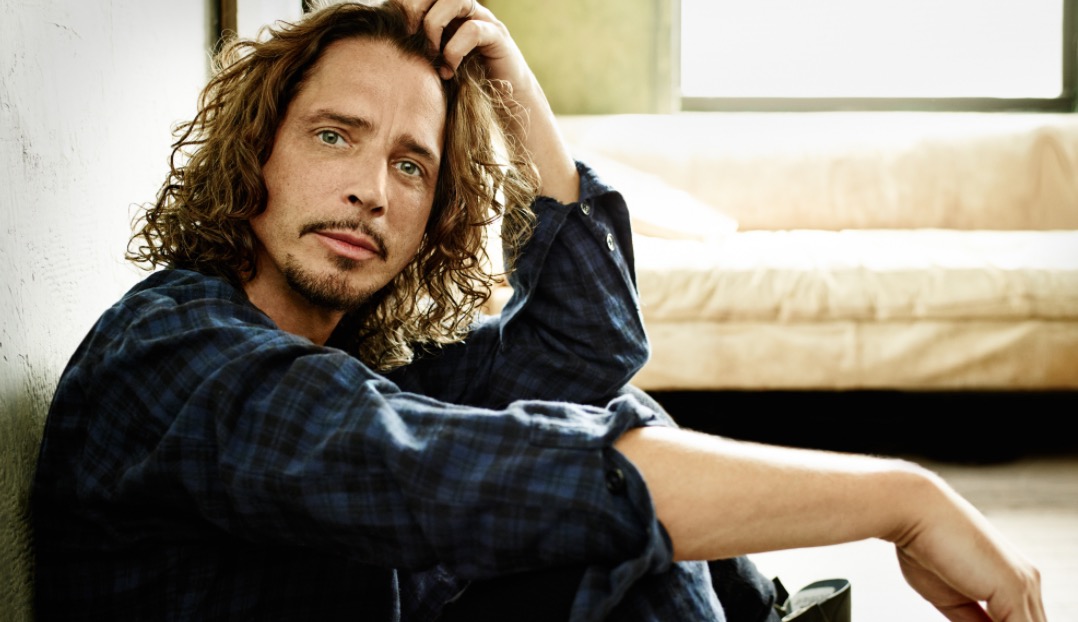 Vocalista do Audislave e Soundgarden é encontrado morto em banheira de hotel