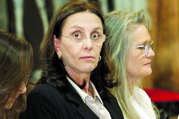 Irmã de Aécio presa pela PF estava com passagem comprada para Londres