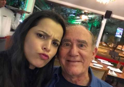 Ex-BBB Emilly grava com Didi e depois sai para jantar com artistas