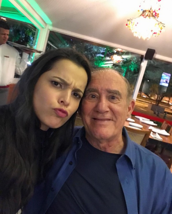 Ex-BBB Emilly grava com Didi e depois sai para jantar com artistas