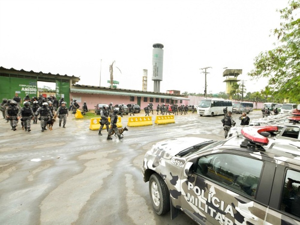 Em Manaus, PM faz revista surpresa no Compaj