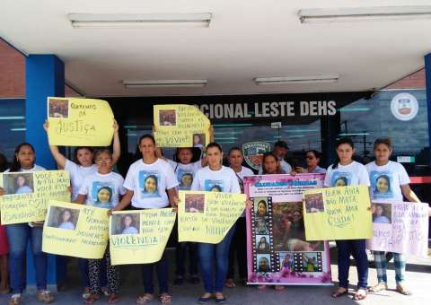 Pastor confessa assassinato de ex-mulher, não vai preso e família protesta