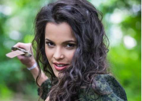 Ex-BBB Emilly manda indireta para Marcos e chama médico de “moleque”