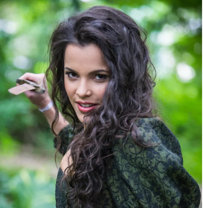 Ex-BBB Emilly manda indireta para Marcos e chama médico de “moleque”