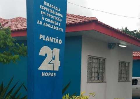 Mãe é suspeita de prostituir filha adolescente em troca de drogas em Manaus