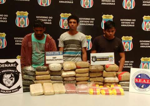 Trio é preso com cinco malas de drogas em embarcação no Amazonas