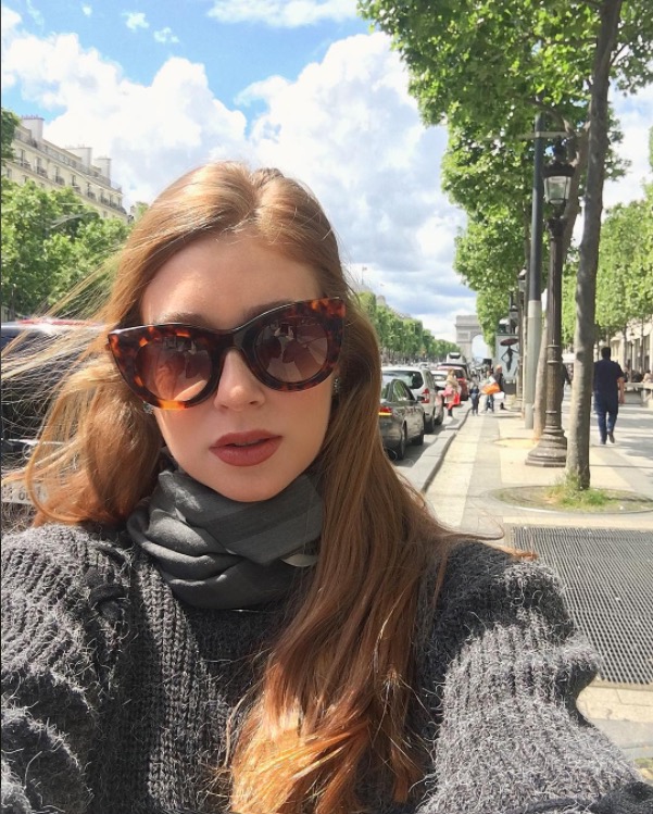 Marina Ruy Barbosa aparece deslumbrante em fotos na Europa