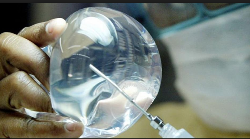 Implante de mama é associado a câncer, afirmam médicos   