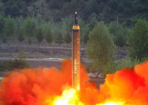 Coreia do Norte lança novo míssil balístico e aumenta tensão com vizinhos