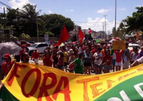 Atos em capitais brasileiras pedem saída de Temer da presidência