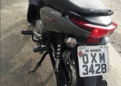 Motocicleta é furtada em estacionamento de condomínio em Manaus 