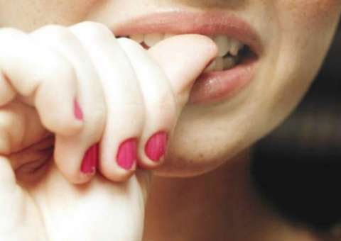 Como parar de roer as unhas com 7 passos simples