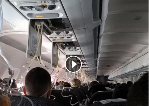 Passageiro grava momento que avião sofre despressurização; Veja vídeo