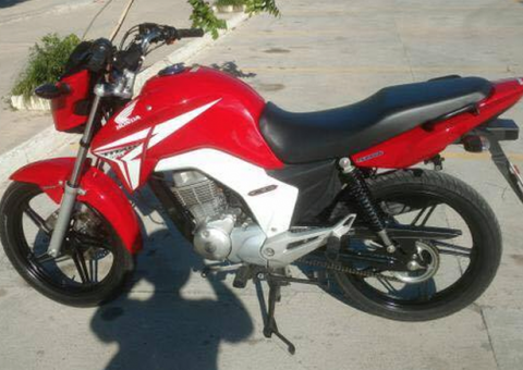 Bandidos arrombam portão de casa e furtam motocicleta em Manaus