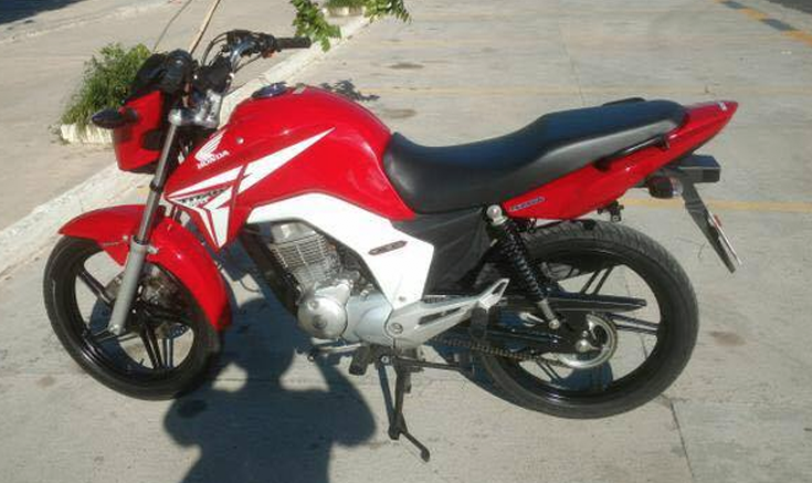 Bandidos arrombam portão de casa e furtam motocicleta em Manaus