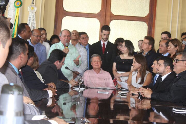 Arthur Neto anuncia novos secretários e reforma administrativa