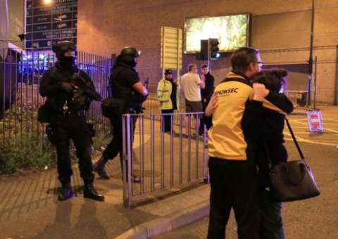 Explosão em show de Ariana Grande deixa 19 mortos e 50 feridos 