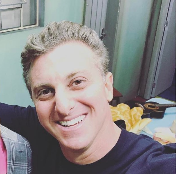 Internautas resgatam foto de Luciano Huck com Joesley e detonam apresentador