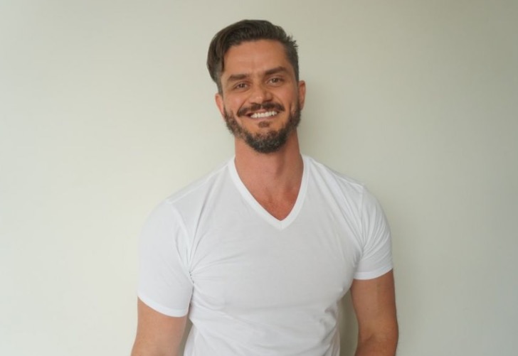 Fãs de ex-BBB Marcos pagam consulta só para vê-lo e médico faz pedido