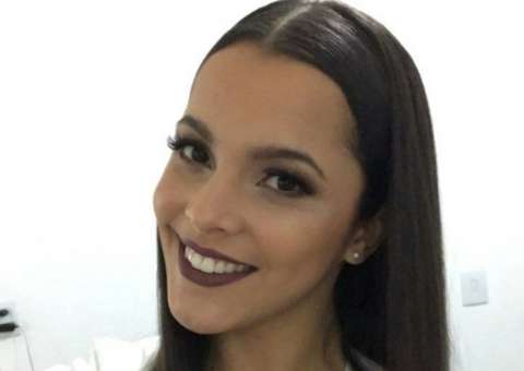 Com penteado igual de Vivian, ex-BBB Emilly é homenageada na Câmara 
