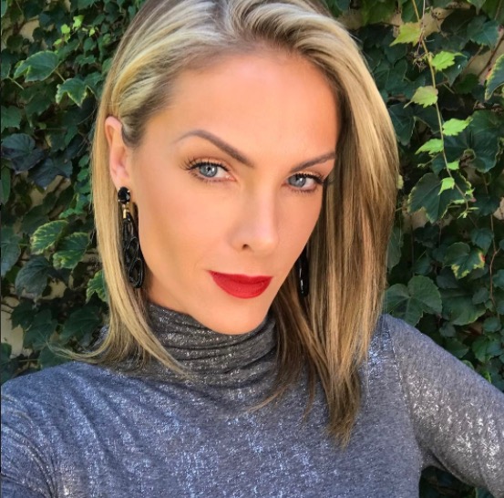    Depois de sala enorme, Ana Hickmann choca ao ostentar closet gigantesco: 'peças extremamente caras'