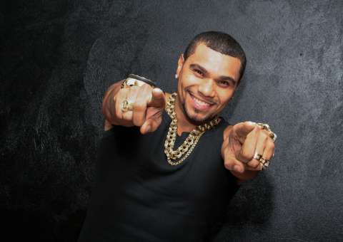 Pablo Jorge impressiona por semelhança com o pai Naldo Benny