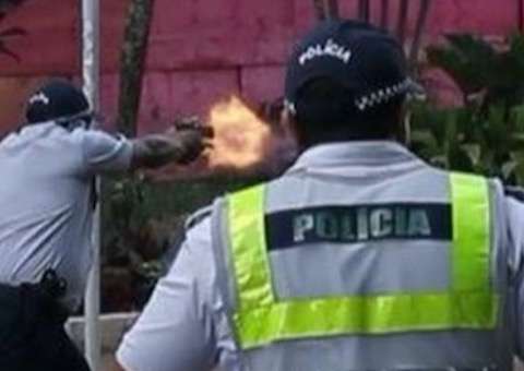 Vídeo: Policiais atiram na direção de manifestantes em Brasília