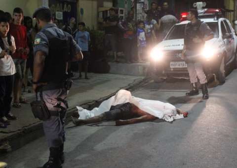 Homem suspeito de assalto é linchado durante tentativa de fuga em Manaus 