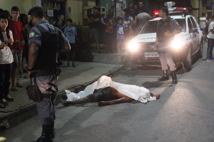 Homem suspeito de assalto é linchado durante tentativa de fuga em Manaus 