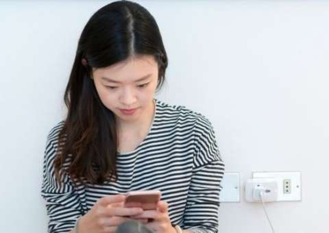 Por que é perigoso recarregar celular em lugares públicos?