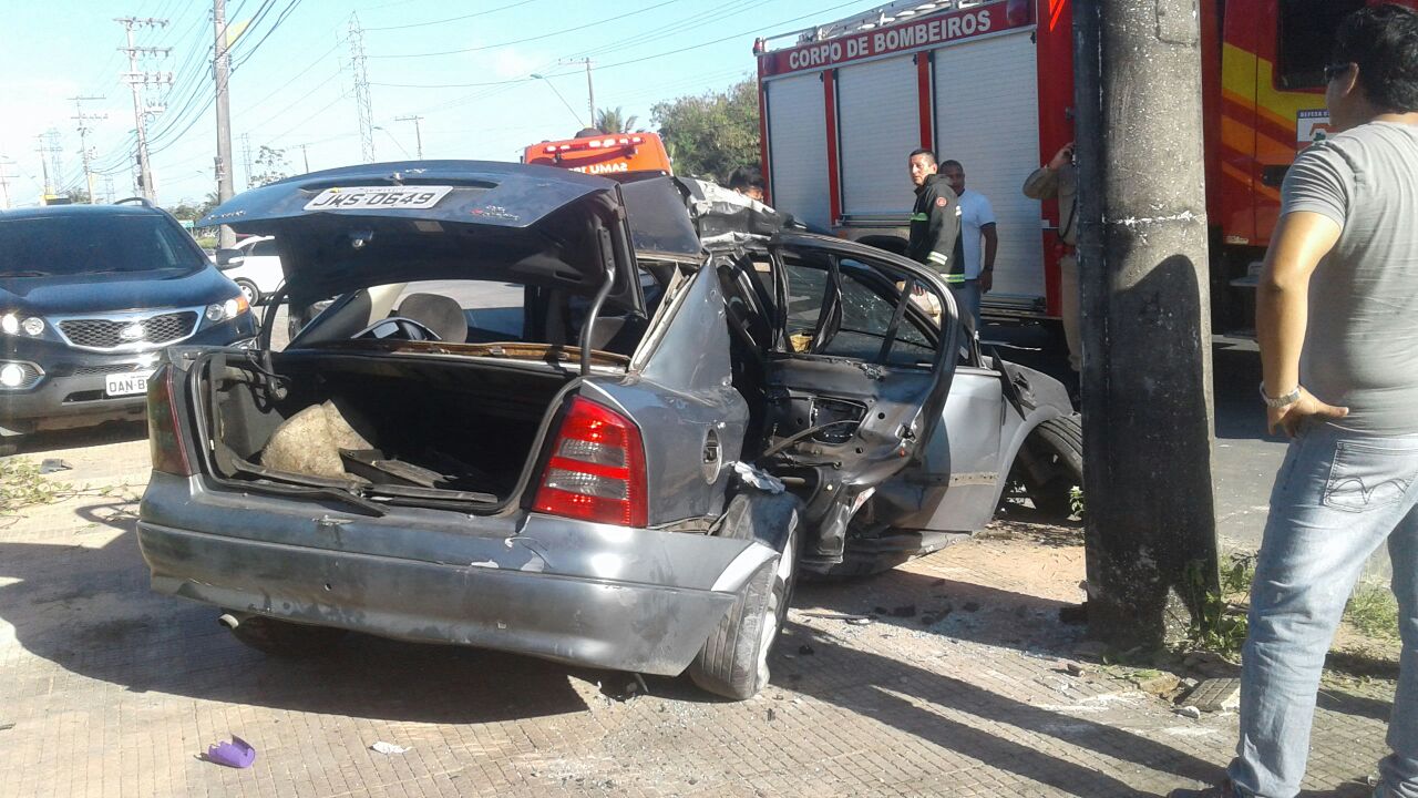 Acidente grave deixa três pessoas feridas em Manaus