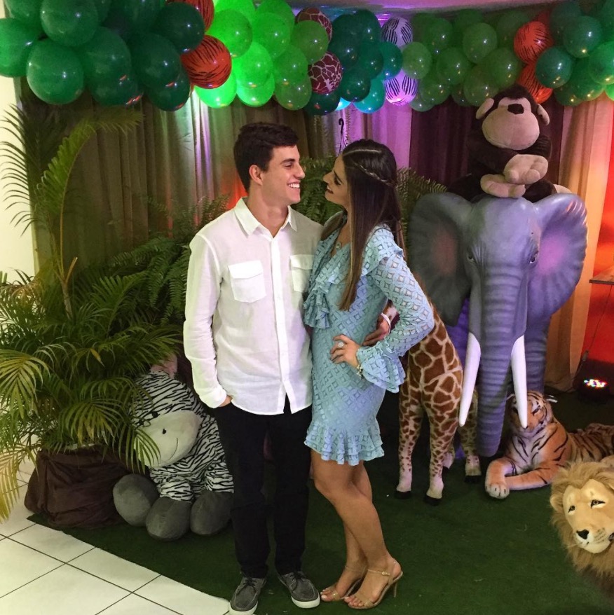 Da família? Ex-BBB Vivian leva Manoel para aniversário em Manaus 