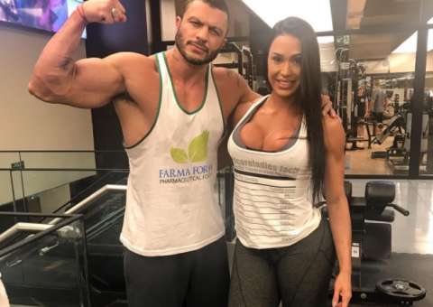 Gracyanne Barbosa posa com Klebber Bambam e elogia ex-affair