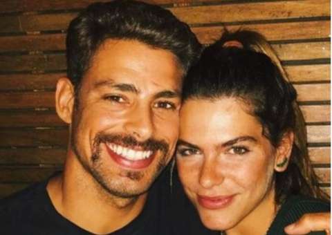 Mariana Goldfarb posta foto de Cauã Reymond e manda recado: “é meu”