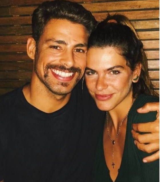 Mariana Goldfarb posta foto de Cauã Reymond e manda recado: “é meu”