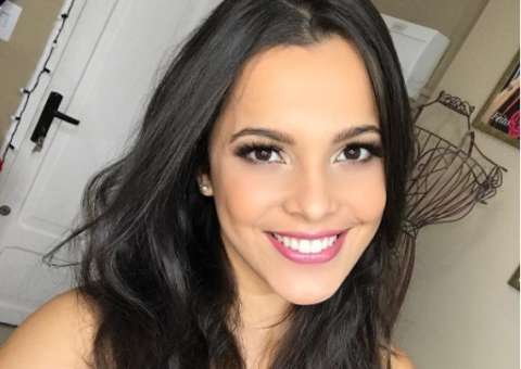 Ex-BBB Emilly faz ensaio e divulga vídeo sensualizando de maiô cavado